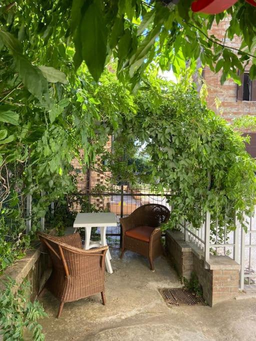 Il Glicine - Monolocale A Due Passi Dal Centro Villa Urbino Ngoại thất bức ảnh